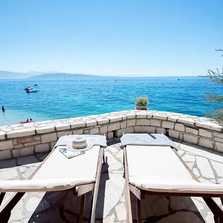 Bijou Beachfront Kaminaki Katávolos