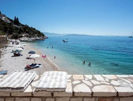 Bijou Beachfront Kaminaki * Katávolos