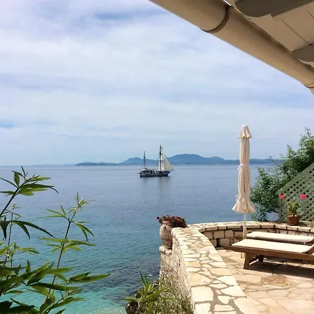 Villa Bijou Beachfront Kaminaki *
